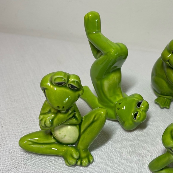 Vintage 80’s Norcrest Frogs Figurine Decor. Ceramic. Fun. Goofy. Collectible. - Picture 4 of 9